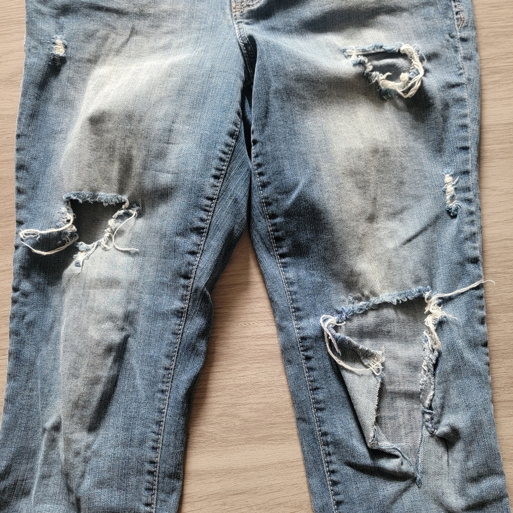 Stylish Distressed Blue Jeans - Picture 3 of 5